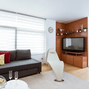 Two Bedroom Townhouse Within 10min Walk From Beach Barcelona